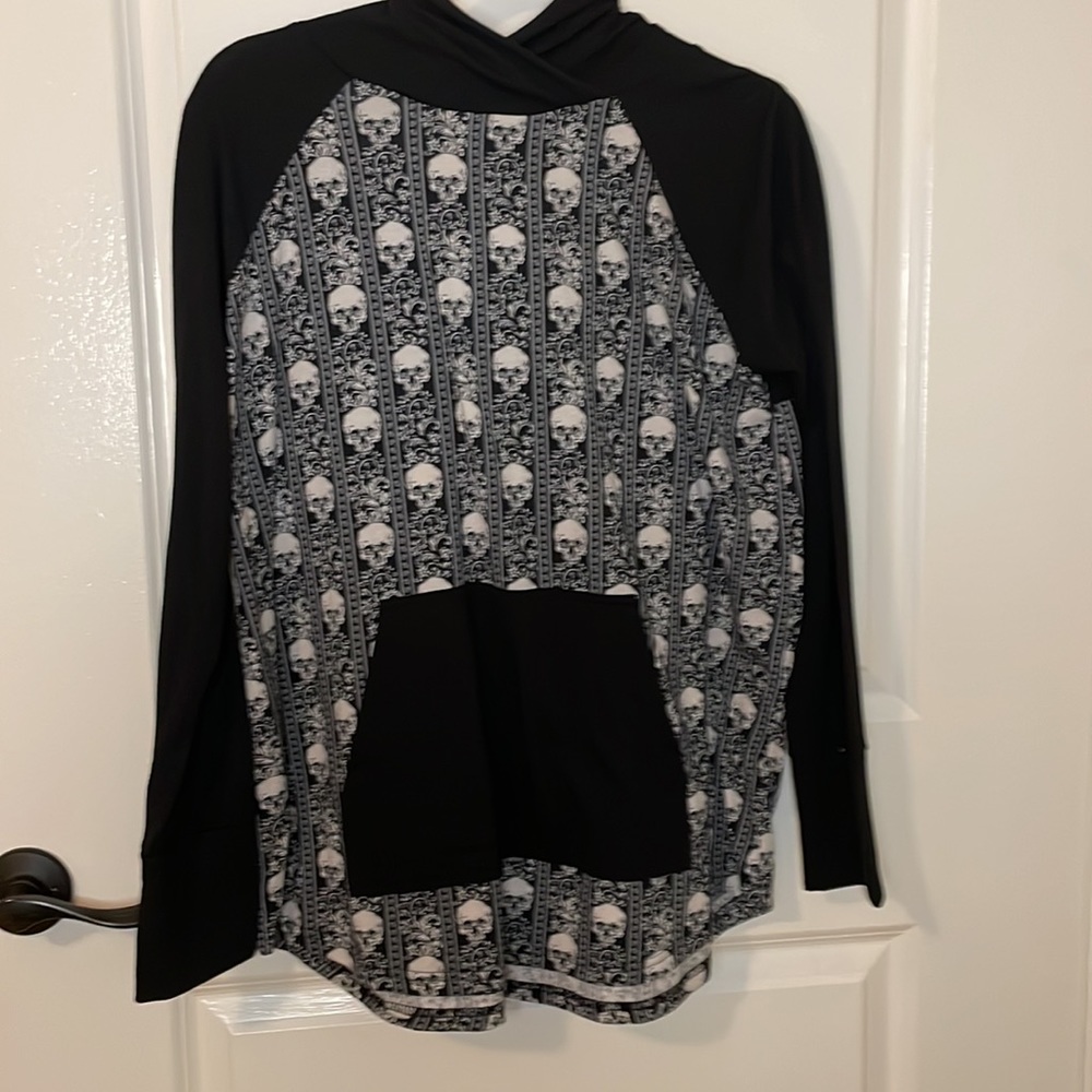 Ladies LuLaRoe long sleeve hoodie with kangaroo pocket, size L (14-16)